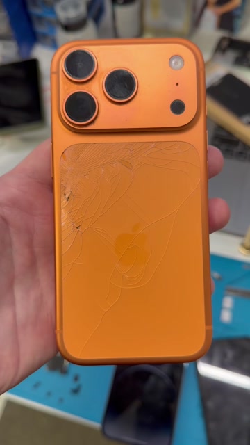 Inlocuire sticla spate iPhone 17 Pro